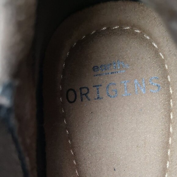 Earth Origins Ladies Size 7 Taupe Wedge Faux Leather Ankle Boot / Shoe - Picture 6 of 10